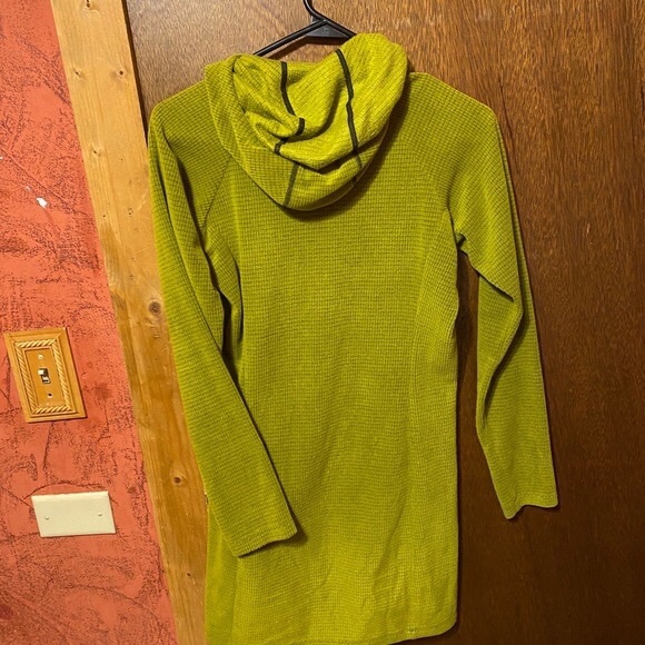 Green - Picture 2 of 2